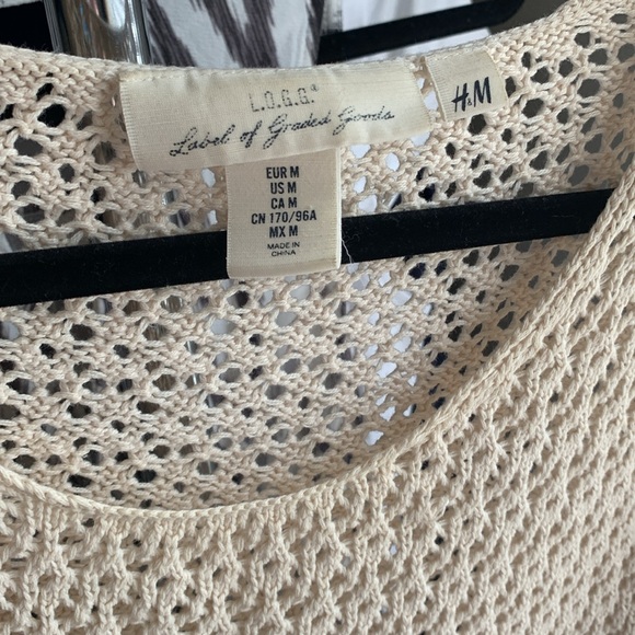 H&M Cream Crochet Short Sleeve Top - EUC Size Medium - Picture 3 of 7